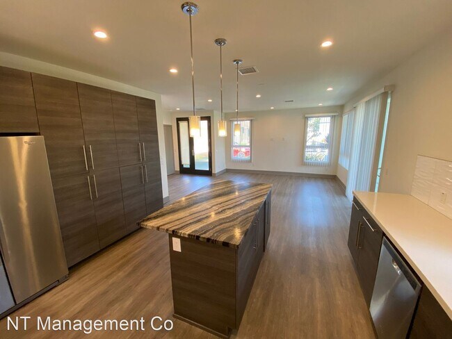 Foto del edificio - 4 br, 4 bath Apartment - 6548 & 6550 W. 86...