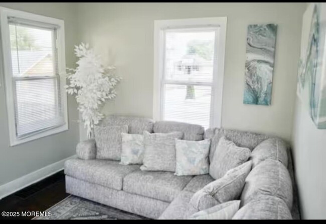 Foto del edificio - 1608 Summerfield Ave