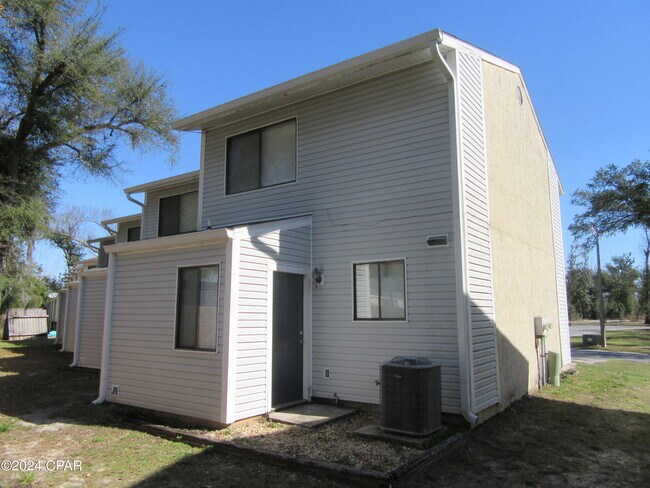 Building Photo - 826 West St