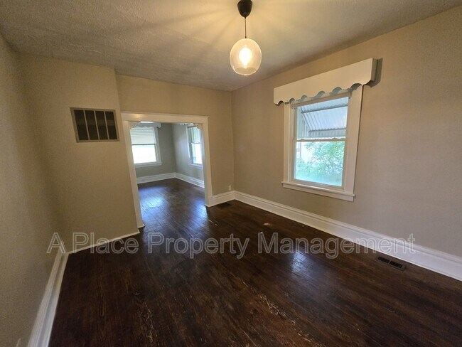 Building Photo - 3337 Eminence Blvd