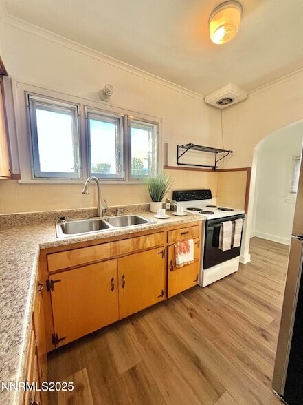 Foto del edificio - 531 E Taylor St