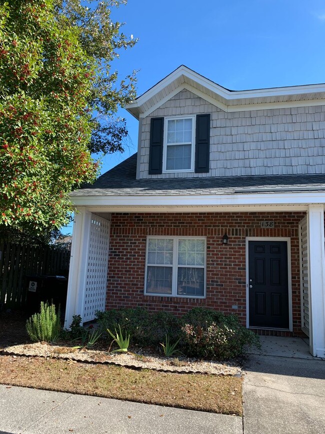 Building Photo - 1 Bedroom 1.5 Bathroom Townhome in Myrtle ...