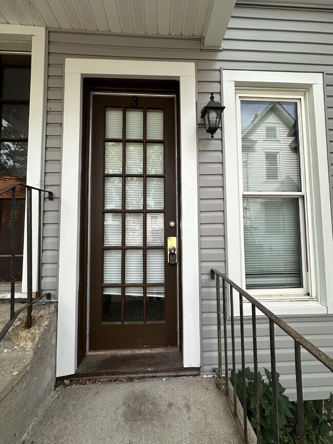 Building Photo - 747 Parker Ave