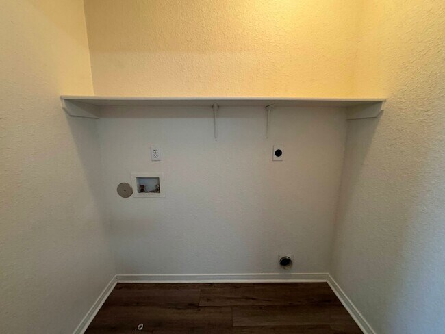 Foto del edificio - 1606 Dugger Cir