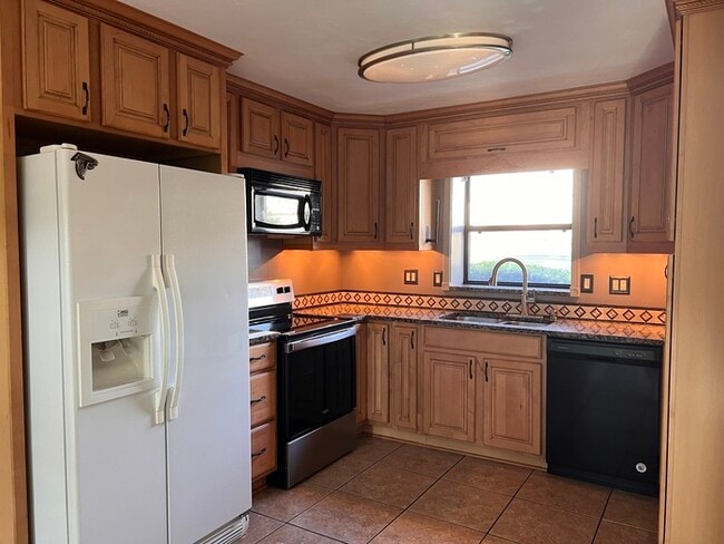 Photo - 2089 Pine Tree Dr Apartment
