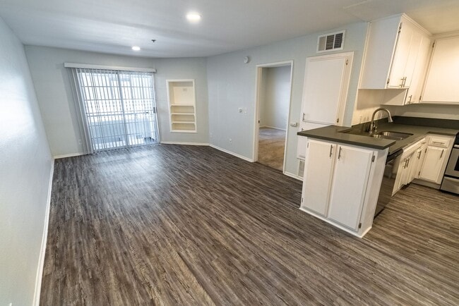 Interior Photo - 4378 Sepulveda Blvd