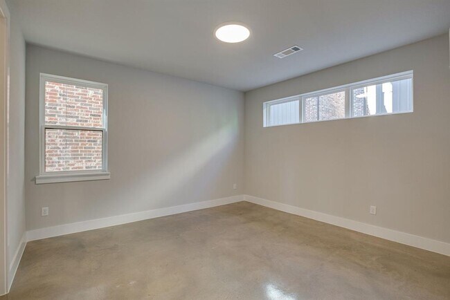 Building Photo - 1536 Cosette Dr