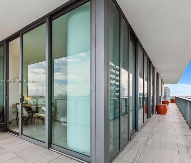 Building Photo - 480 NE 31st St