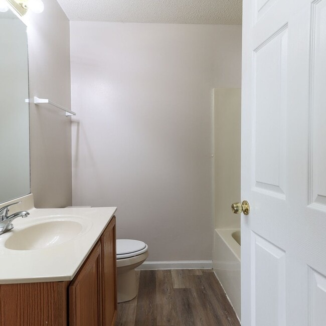 Building Photo - Cute House with large backyard