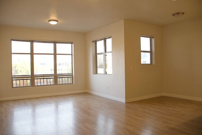 ¡Planos de piso cálidos, abiertos y acogedores! - The Vue at Sugar House