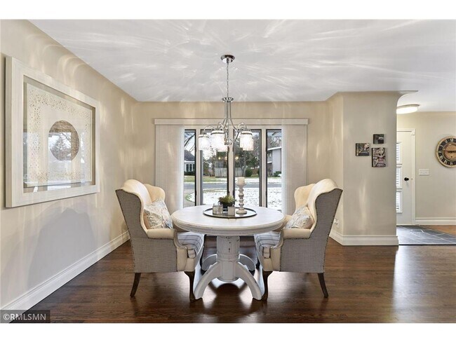 Foto del edificio - 6901 Wooddale Ave S