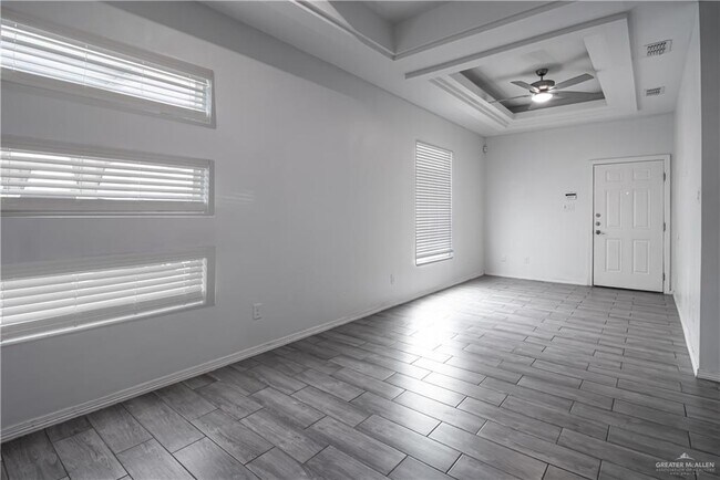Building Photo - 9 Acacia St