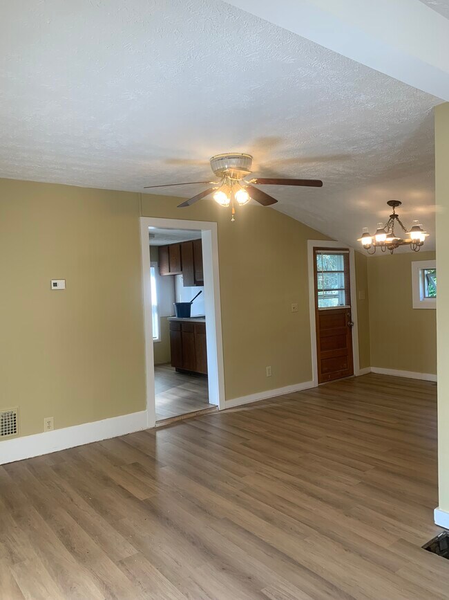 Foto del edificio - 113 E Sands St