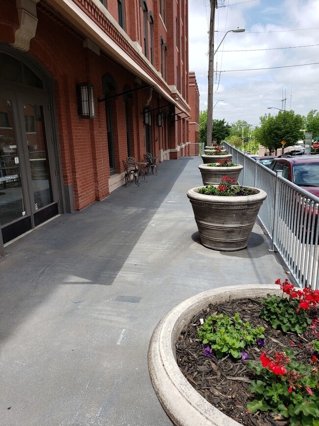 Building Photo - Riverbend Lofts - 200 Main Street, #503, K...