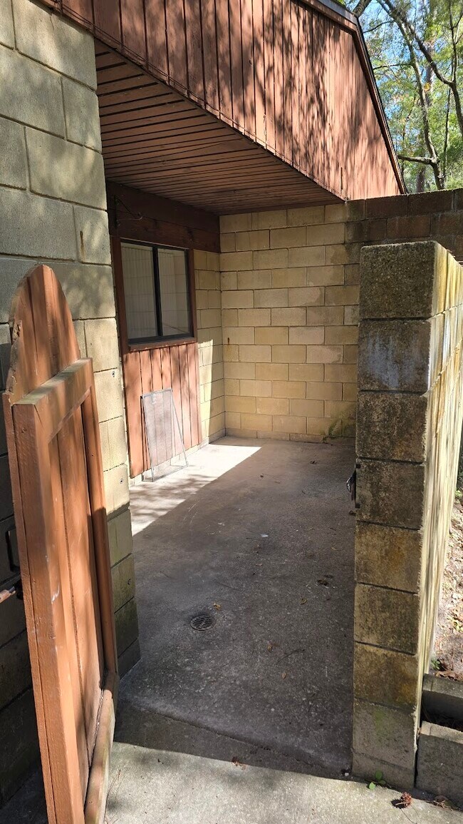 Patio delantero cerrado - 4226 SW 69th Ter