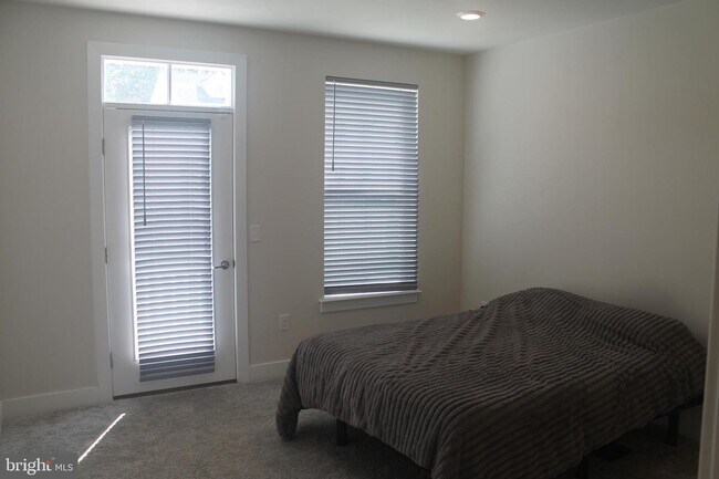 Building Photo - 4818 Franklin Cir