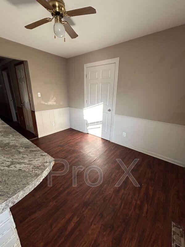 Foto del edificio - 1004 E 10th St