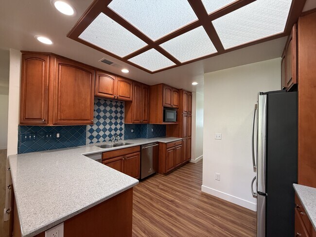 Building Photo - 5 Montclair Dr