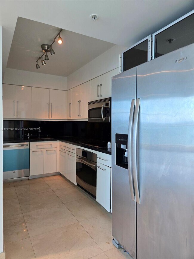 Building Photo - 800 Claughton Island Dr