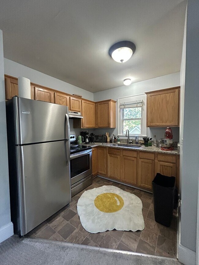 Foto del edificio - Beautiful 1 bed/1 bath near Duke utilities included and off street parking!