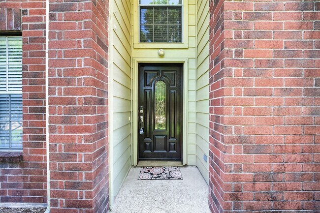Building Photo - 1806 Oak Ridge Dr
