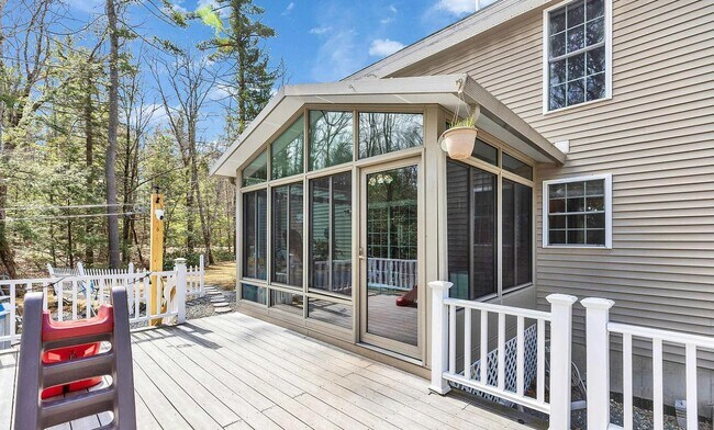 Building Photo - 5 Deer Run