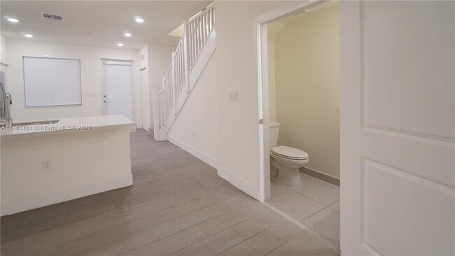 Building Photo - 10270 NW 66th St