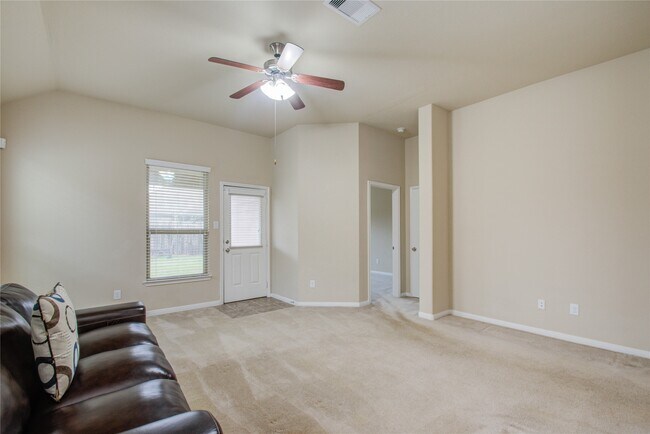 Foto del edificio - 8710 Austin Thomas Dr