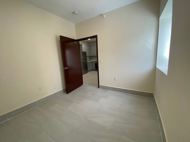 Building Photo - 1527 Bryant Avenue