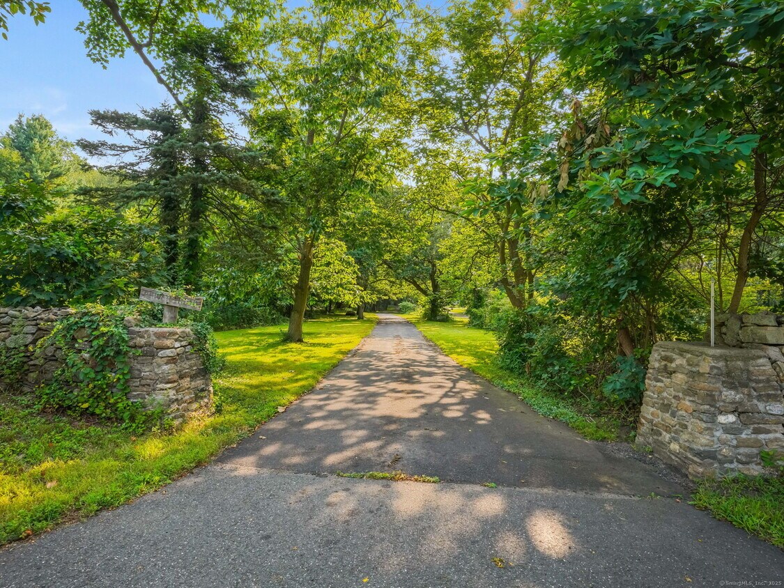 Foto principal - 3392 Huntington Rd