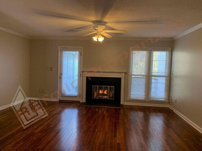 Building Photo - Charming 2-Story 2 BR Townhome @ Paxton To...