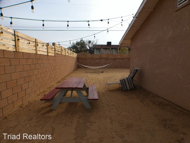 Building Photo - 3 br, 2 bath House - 61651 Sunburst Dr