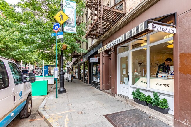 Foto del edificio - 58-60 W 8th St