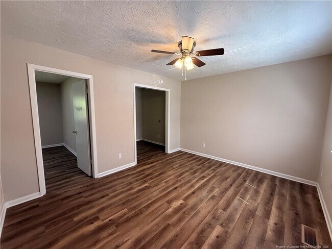 Foto del edificio - 4959 Fieldcrest Dr