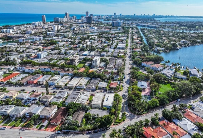 Building Photo - 8430 Crespi Blvd