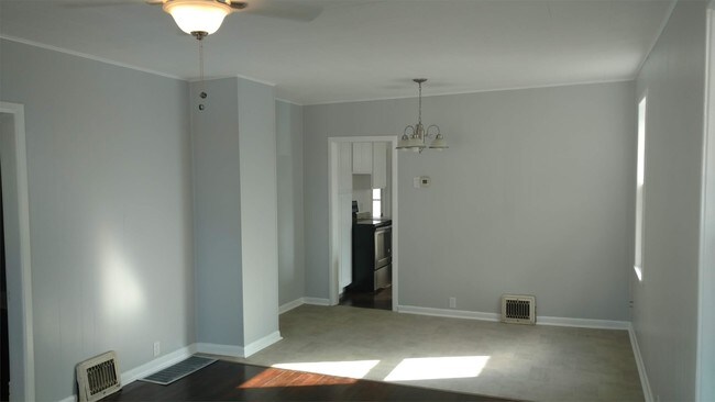 Building Photo - 405 W Watson St