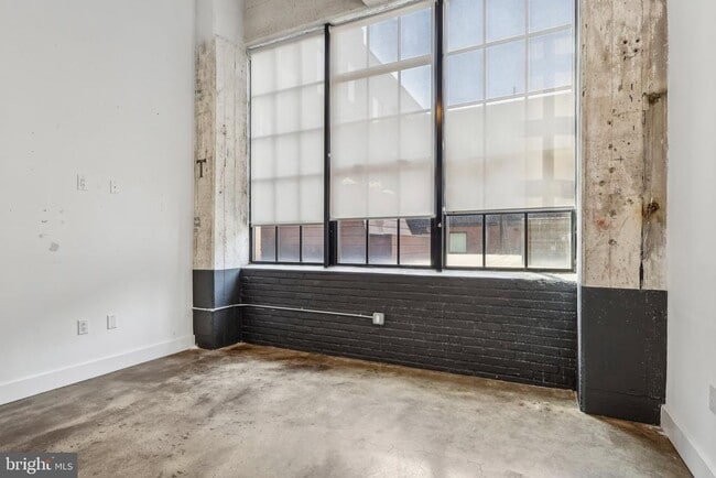 Building Photo - 2000 N 2nd St