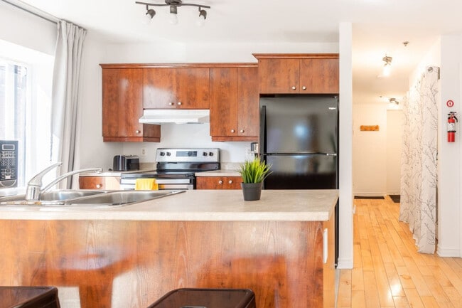 Building Photo - 1407 Rue Aylwin