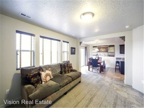 Building Photo - 3 br, 2.5 bath House - 850 S Pheasant Run