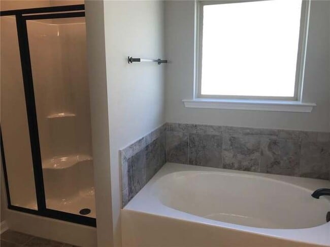 Foto del edificio - 5037 Park Shore Dr