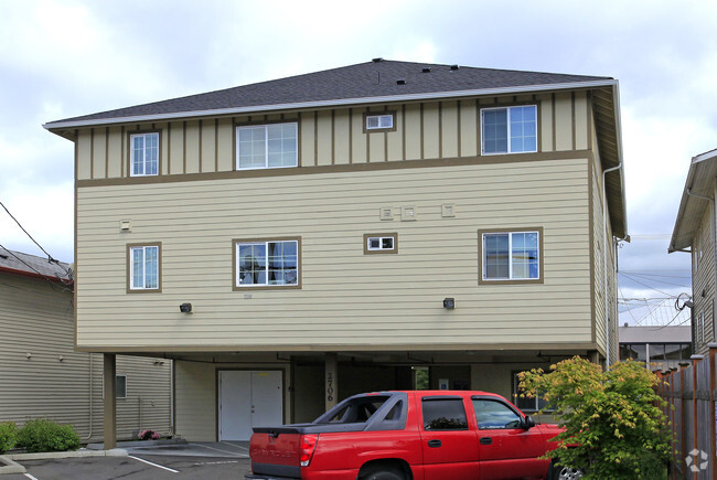 Foto del edificio - 2706 Everett Ave