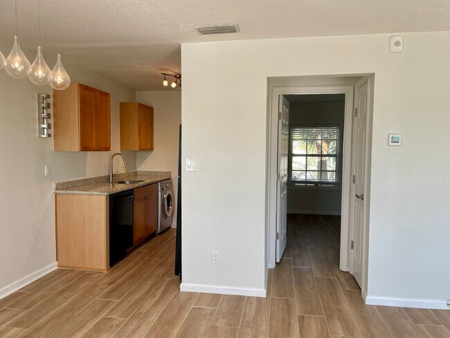 Building Photo - 5011 Starfish Dr SE