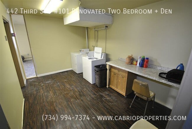 Building Photo - 442 Third St-#101 Renovated Two Bedroom + Den