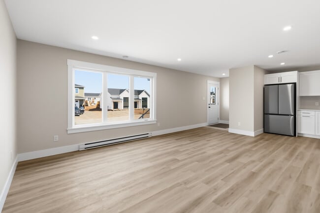 Building Photo - 286 Maccoun St