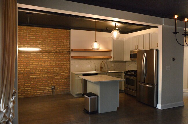 Foto del edificio - 1647 W Pratt Blvd