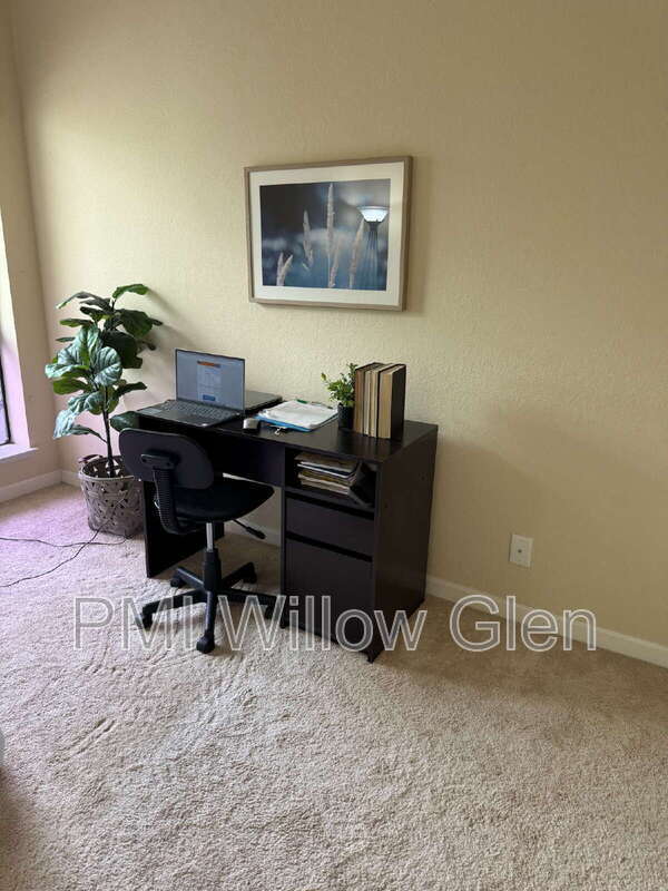Foto del edificio - 39931 Cedar Blvd