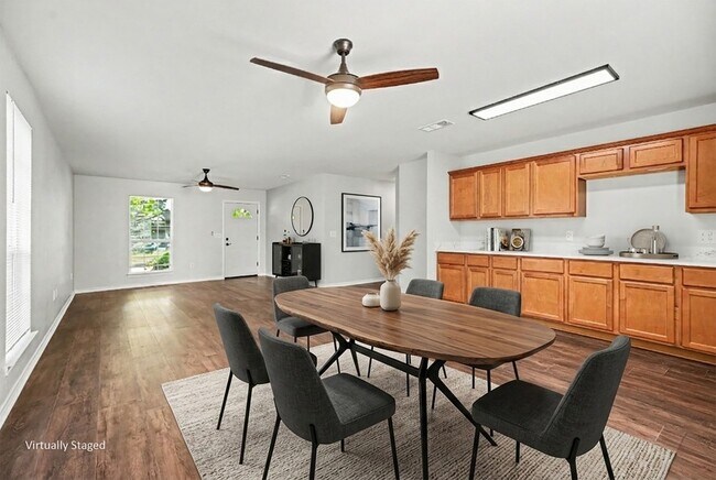Building Photo - 326 S Bell Dr