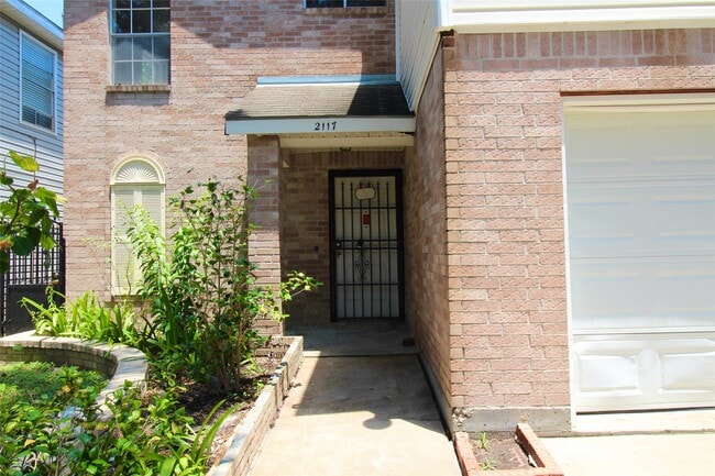 Building Photo - 2117 Whittier Dr