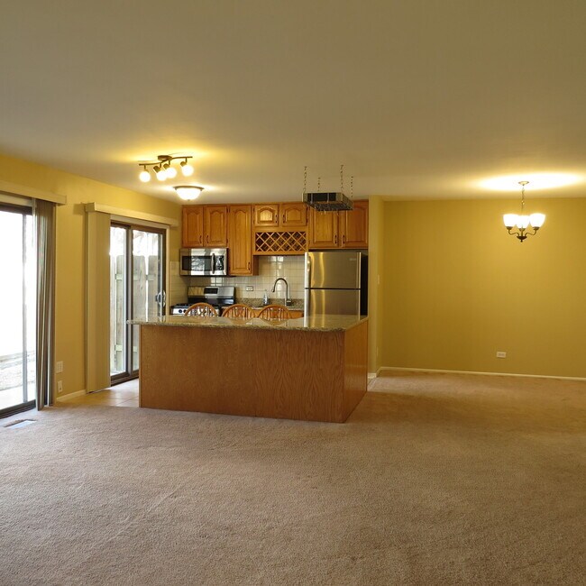 Building Photo - 325 SPRING LAKE Ln