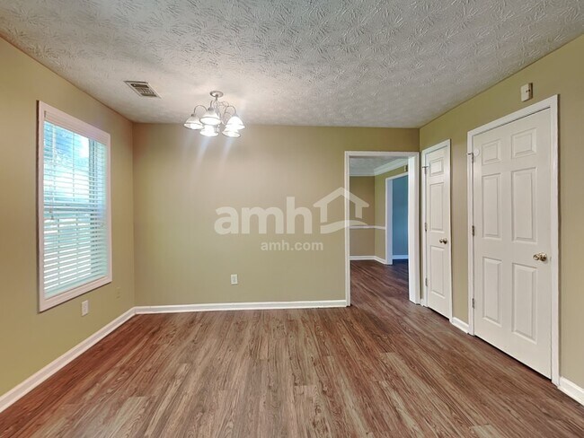 Foto del edificio - 3442 Kittery Dr